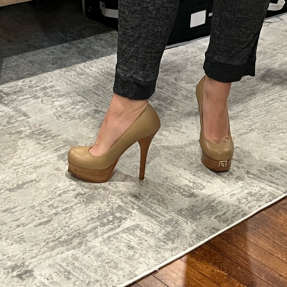 Fendi Nappa Women's Beige Leather Heels - Picture 8 of 14